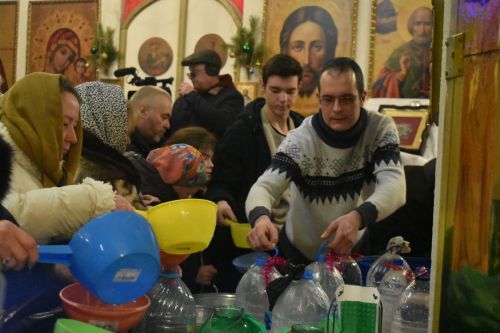 Что такое святая вода, как ее правильно использовать и можно ли на ней готовить