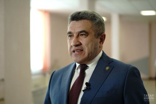 Ильсур Хадиуллин поздравил учителей Татарстана с профессиональным праздником