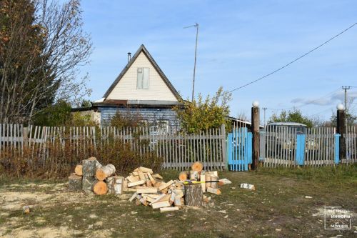 Глава Пестречинского района наколол дрова жене служащего на СВО