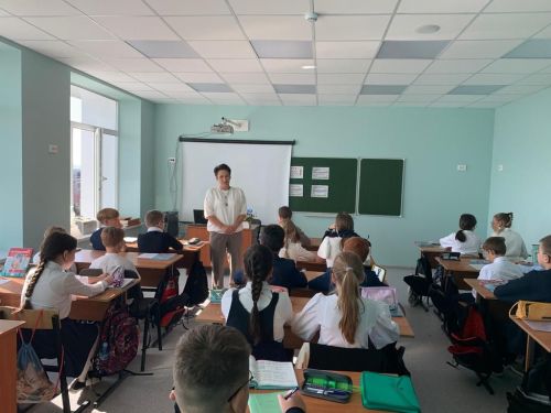 Район мәктәпләрендә Беслан фаҗигасе истәлеге көненә сыйныф сәгатьләре үткәрделәр