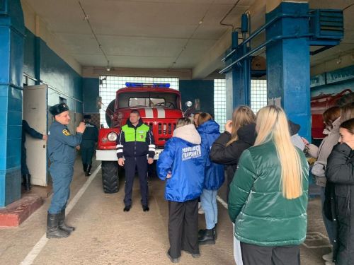 Пестречинские молодогвардийцы посетили пожарную часть села Ленино-Кокушкино