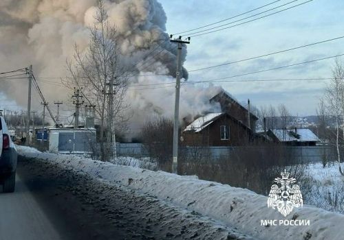 В Салмачах загорелся банный комплекс