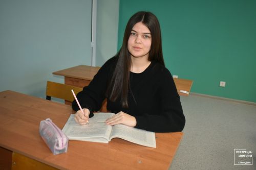 Питрәч беренче мәктәбе укучысы Аделина Зарипова: «Күчерергә рөхсәт итмим, әмма үз ярдәмемне тәкъдим итәм»