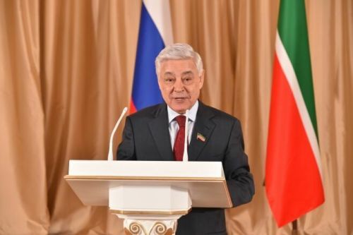 Фарит Мухаметшин поздравил татарстанцев с Днем Государственного герба РТ