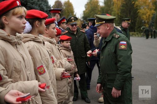 Бывших военных начнут обучать для работы с молодежью