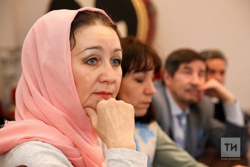 Ленино-кокушкинцы встретятся с татарской поэтессой