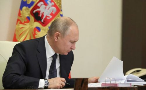 Путин подписал закон об ответственности за дискредитацию участников спецоперации