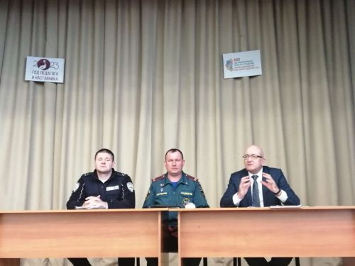 В Пестрецах сотрудники ГИБДД провели беседы с детьми и их родителями