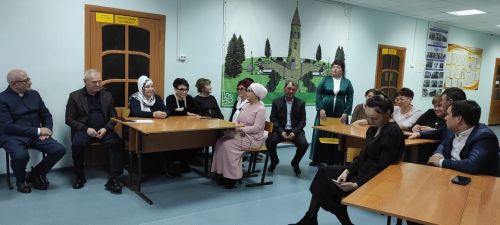Чыты мәктәбендә укытучы һөнәрен сайлаган укучылар очрашты