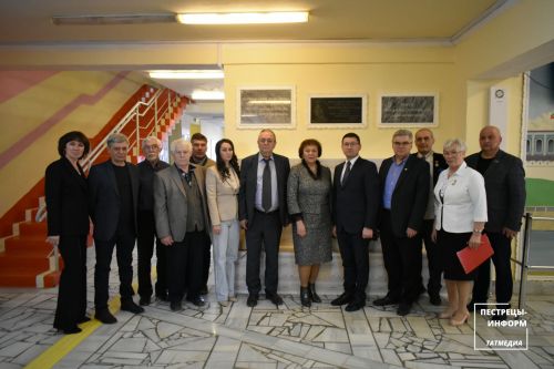 В селе Шали открыли мемориальную доску в память бывшего директора школы
