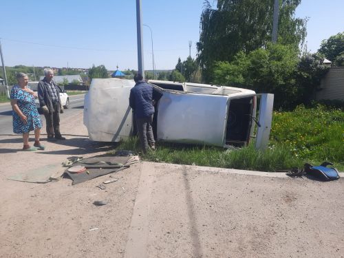 В Пестречинском районе машина врезалась в столб