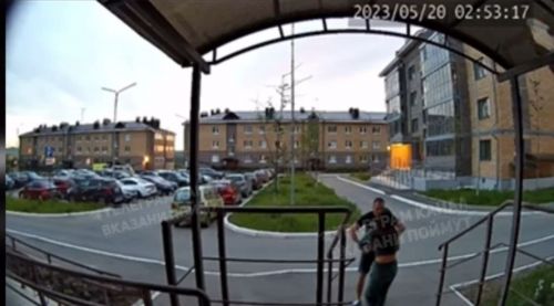 На видео попало, как мужчина избил девушку в Куюках