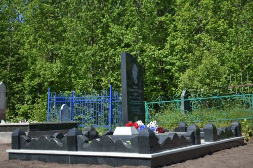 Күн авылында танылган артист Айдар Хафизов каберенә һәйкәл куйдылар