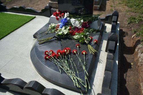 Күн авылында танылган артист Айдар Хафизов каберенә һәйкәл куйдылар