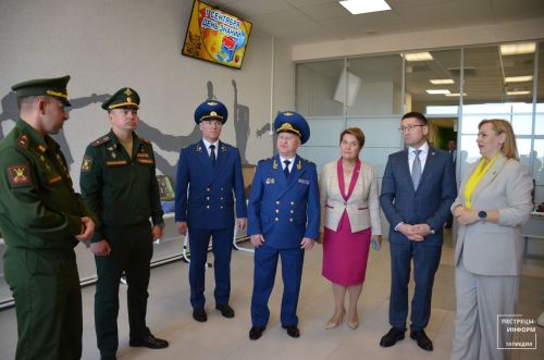 Два Героя России посетили праздник знаний в Куюках