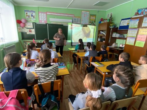 Урок памяти «Блокадный хлеб» состоялся на днях на базе Пановской школы
