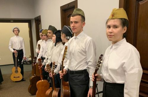 Пестречинский ансамбль гитаристов вышел на сцену вместе с казанским оркестром