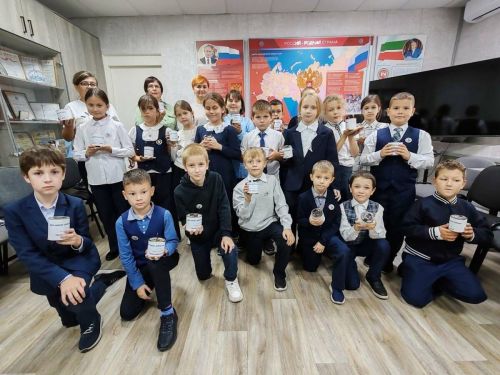 Пестречинские ученики передали окопные свечи для бойцов СВО