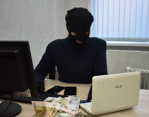 Жителей РФ предупредили о новых видах мошенничества в майские праздники