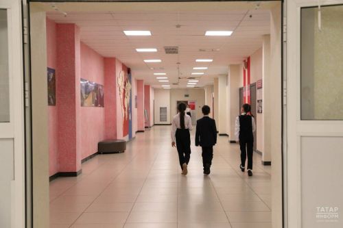 Учащимся запретят пользоваться мобильниками в школах