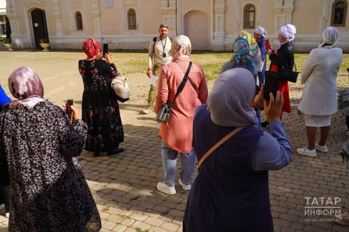 В Татарстане у экскурсоводов начнут проверять аттестацию и нагрудные карточки
