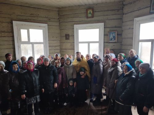В деревянном храме Архангела Михаила в селе Ковали совершили молебное пение