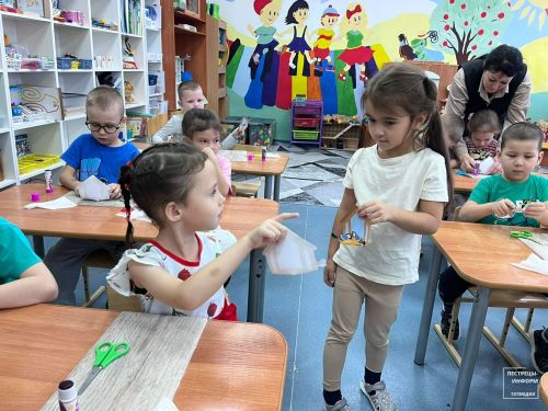 Маленькие пестречинцы развесили кормушки