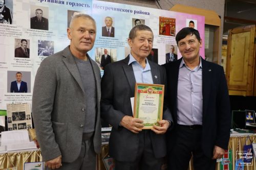 В Пестрецах представили выставку «Легенды спорта»