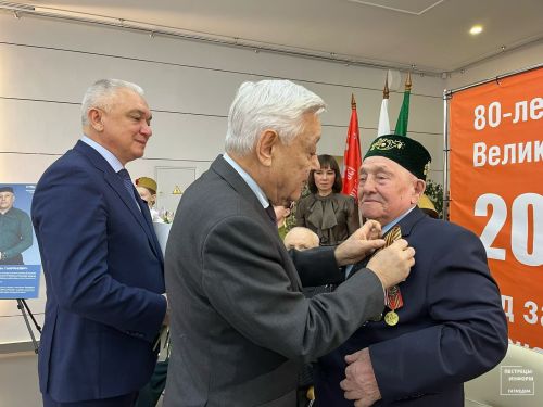В Пестрецах ветеранам вручили юбилейные медали к 80-летию Победы