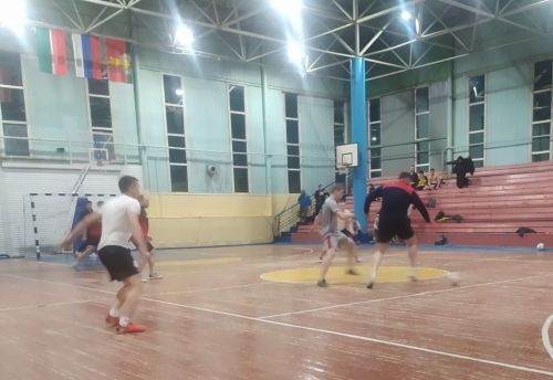 Пестречинский мини-футбол: лидеры уверенно побеждают