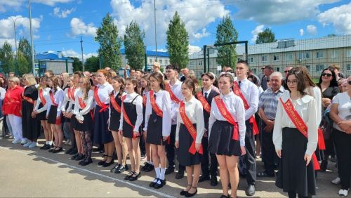 Питрәч районында чыгарылыш сыйныф укучылары өчен соңгы кыңгырау чыңлады