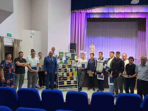 В Ленино-Кокушкино выпустились 24 студента