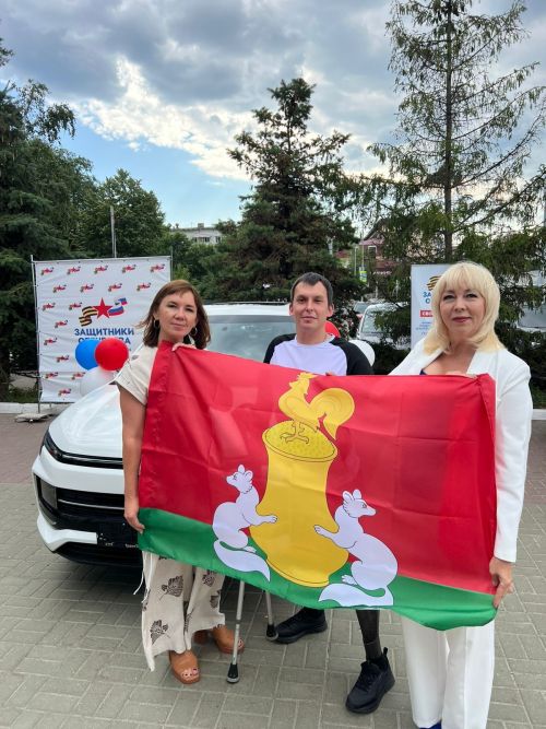 Питрәчтән СВО ветеранына автомобиль тапшырдылар