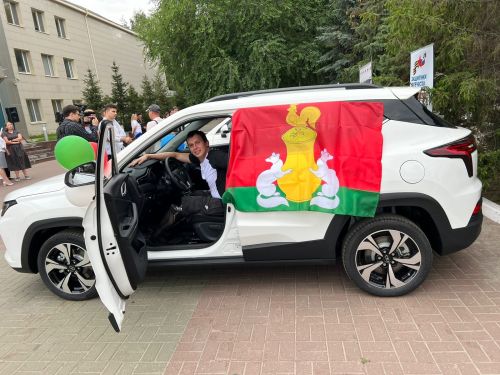 Питрәчтән СВО ветеранына автомобиль тапшырдылар
