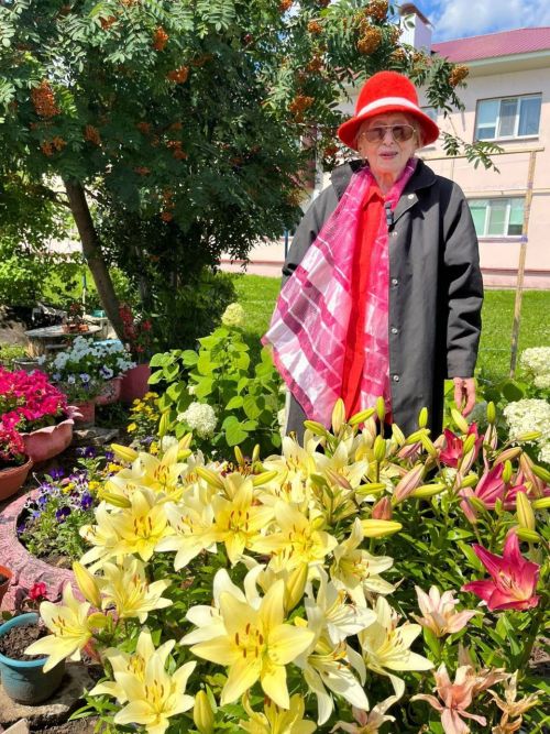 94-летняя жительница Пестрецов 25 лет выращивает цветы для радости