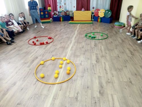 В детском саду «Каенкай» ярко отметили Международный день светофора