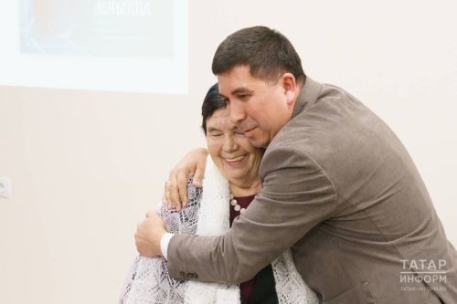 Психосоматолог объяснила, как объятия помогают справиться со стрессом
