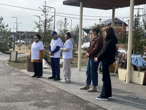 В Пестрецах активисты, школьники и врач прошли 10 000 шагов к здоровью