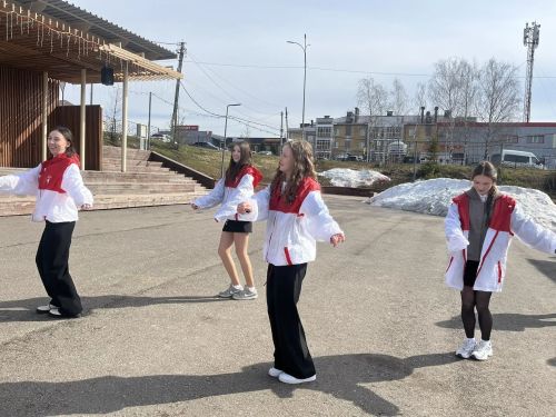 В Пестрецах активисты, школьники и врач прошли 10 000 шагов к здоровью