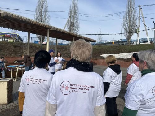 В Пестрецах активисты, школьники и врач прошли 10 000 шагов к здоровью