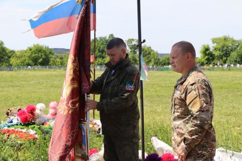 В Пестречинском районе в память об участниках СВО установили полковые флаги