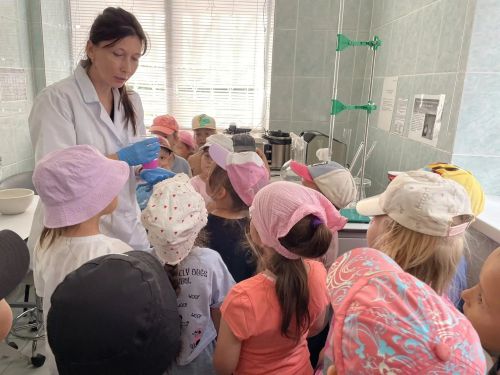Воспитанники детсада «Колокольчик» побывали на экскурсии в ветслужбе