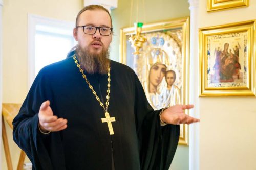 «Воздержание от пищи – не самоцель»: батюшка о том, сколько есть постов и какие
