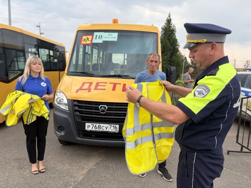 В Пестрецах проверили служебные машины и школьные автобусы