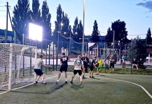В чемпионате района по мини-футболу прошли игры предпоследнего тура
