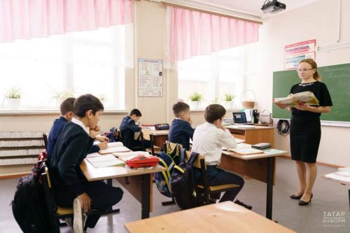 С 1 сентября школьникам запретят пользоваться телефонами на уроках