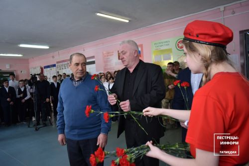 Возложение цветов