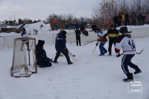 Турнир по хоккею в валенках в селе Чита