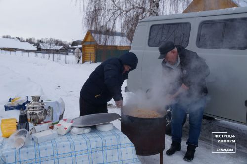 Турнир по хоккею в валенках в селе Чита
