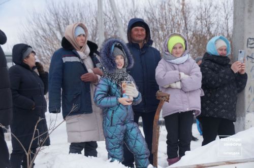 Турнир по хоккею в валенках в селе Чита